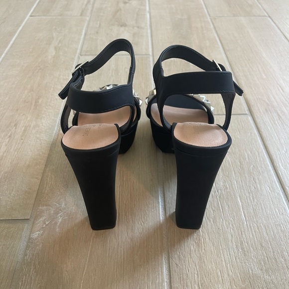 NWT Chinese Laundry Arnette Studded Platform
Sandal - Picture 11 of 12